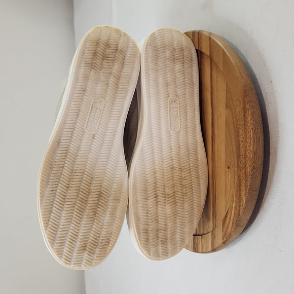 White Mountain Beige Slip On Sneakers Shoes. Uplifting Style.  Size 6.5 - Picture 8 of 8